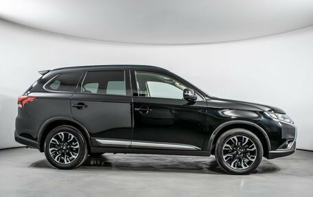 Mitsubishi Outlander III рестайлинг 3, 2022 год, 2 620 000 рублей, 4 фотография