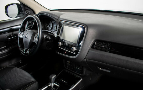 Mitsubishi Outlander III рестайлинг 3, 2022 год, 2 620 000 рублей, 11 фотография