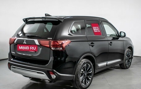 Mitsubishi Outlander III рестайлинг 3, 2022 год, 2 620 000 рублей, 5 фотография