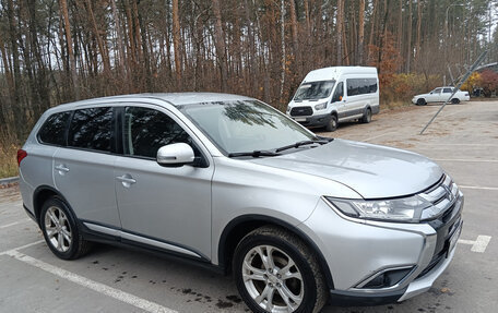 Mitsubishi Outlander III рестайлинг 3, 2016 год, 1 750 000 рублей, 2 фотография