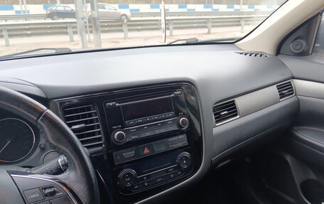 Mitsubishi Outlander III рестайлинг 3, 2016 год, 1 750 000 рублей, 9 фотография