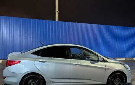 Hyundai Solaris II рестайлинг, 2011 год, 570 000 рублей, 2 фотография