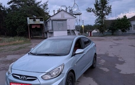 Hyundai Solaris II рестайлинг, 2011 год, 570 000 рублей, 4 фотография
