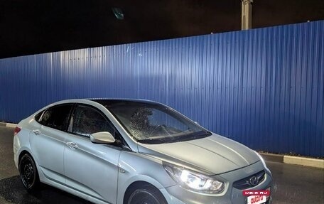 Hyundai Solaris II рестайлинг, 2011 год, 570 000 рублей, 3 фотография