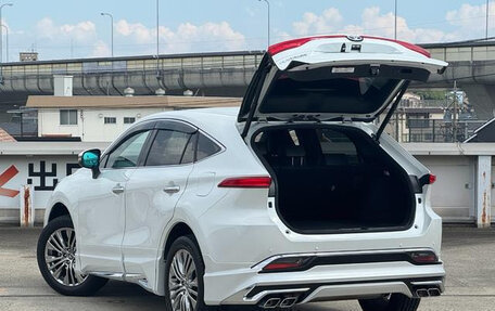 Toyota Harrier, 2022 год, 2 800 000 рублей, 5 фотография