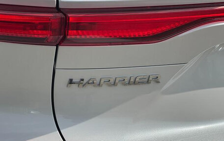 Toyota Harrier, 2022 год, 2 800 000 рублей, 9 фотография