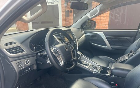 Mitsubishi Pajero Sport III рестайлинг, 2019 год, 2 500 000 рублей, 7 фотография