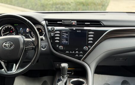 Toyota Camry, 2018 год, 2 800 000 рублей, 6 фотография