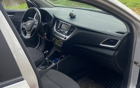Hyundai Solaris II рестайлинг, 2017 год, 785 000 рублей, 5 фотография