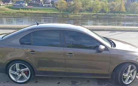 Volkswagen Jetta VI, 2011 год, 930 000 рублей, 2 фотография