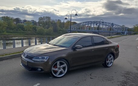 Volkswagen Jetta VI, 2011 год, 930 000 рублей, 4 фотография