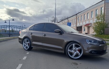 Volkswagen Jetta VI, 2011 год, 930 000 рублей, 5 фотография