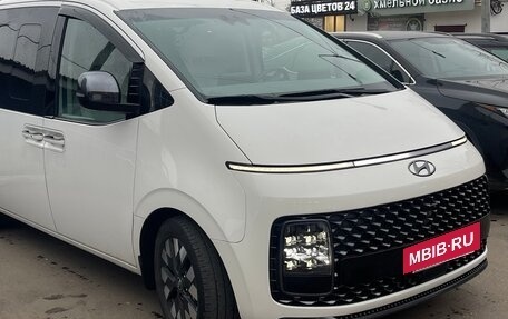 Hyundai Staria, 2024 год, 4 600 000 рублей, 3 фотография