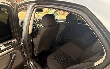 Volkswagen Jetta VI, 2010 год, 280 000 рублей, 2 фотография