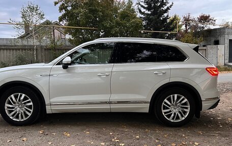 Volkswagen Touareg III, 2019 год, 4 400 000 рублей, 3 фотография