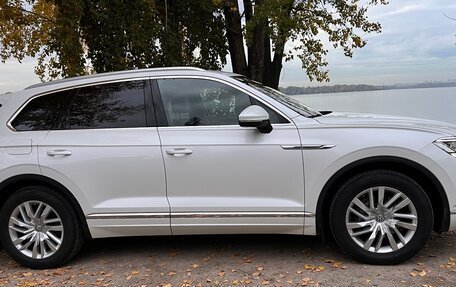 Volkswagen Touareg III, 2019 год, 4 400 000 рублей, 7 фотография