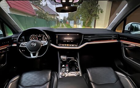 Volkswagen Touareg III, 2019 год, 4 400 000 рублей, 9 фотография