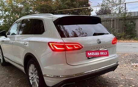 Volkswagen Touareg III, 2019 год, 4 400 000 рублей, 6 фотография