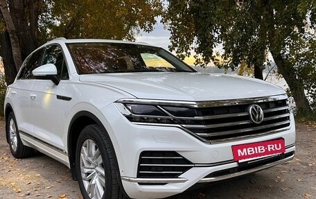 Volkswagen Touareg III, 2019 год, 4 400 000 рублей, 8 фотография