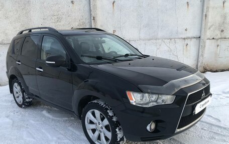 Mitsubishi Outlander III рестайлинг 3, 2011 год, 1 100 000 рублей, 3 фотография