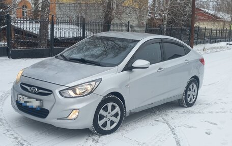 Hyundai Solaris II рестайлинг, 2011 год, 580 000 рублей, 4 фотография