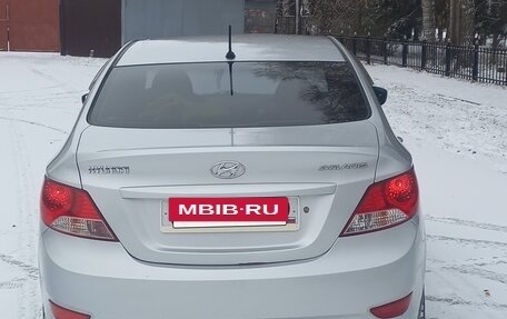Hyundai Solaris II рестайлинг, 2011 год, 580 000 рублей, 2 фотография