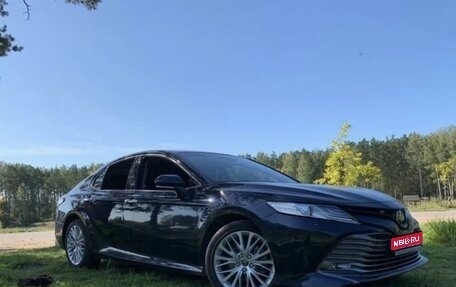 Toyota Camry, 2018 год, 2 300 000 рублей, 1 фотография