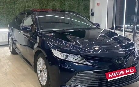 Toyota Camry, 2018 год, 2 300 000 рублей, 10 фотография
