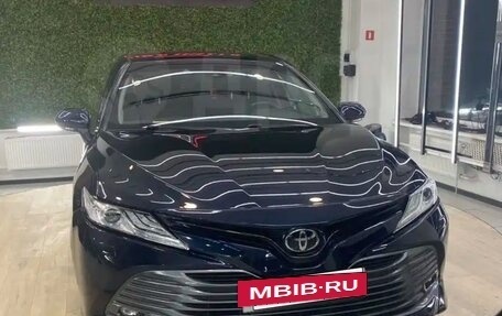 Toyota Camry, 2018 год, 2 300 000 рублей, 9 фотография