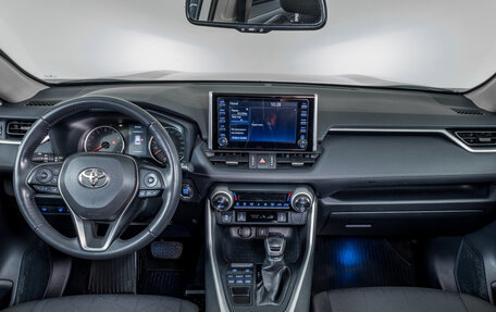 Toyota RAV4, 2021 год, 3 945 000 рублей, 9 фотография