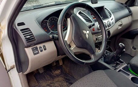 Mitsubishi L200 IV рестайлинг, 2013 год, 1 200 000 рублей, 14 фотография