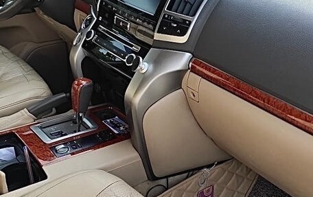 Toyota Land Cruiser 200, 2012 год, 3 999 999 рублей, 8 фотография