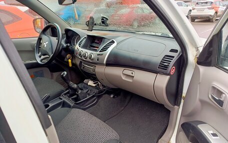 Mitsubishi L200 IV рестайлинг, 2013 год, 1 200 000 рублей, 16 фотография