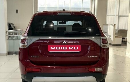 Mitsubishi Outlander III рестайлинг 3, 2014 год, 1 399 000 рублей, 10 фотография