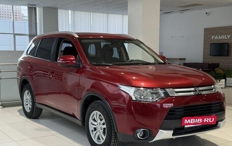 Mitsubishi Outlander III рестайлинг 3, 2014 год, 1 399 000 рублей, 3 фотография