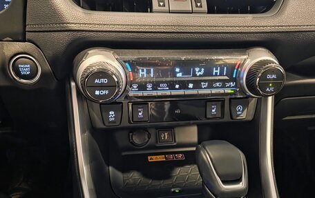 Toyota RAV4, 2025 год, 4 560 000 рублей, 13 фотография