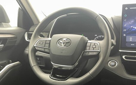 Toyota Highlander, 2025 год, 6 100 000 рублей, 17 фотография