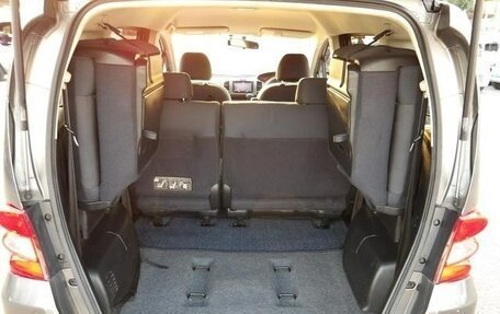 Honda Freed I, 2010 год, 670 000 рублей, 13 фотография