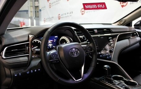 Toyota Camry, 2021 год, 3 590 000 рублей, 9 фотография