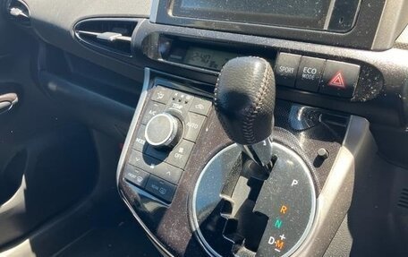 Toyota Wish II, 2012 год, 1 182 000 рублей, 14 фотография