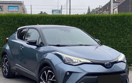 Toyota C-HR I рестайлинг, 2021 год, 1 690 000 рублей, 6 фотография