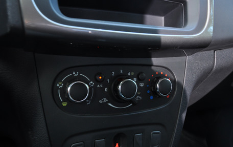 Renault Logan II, 2021 год, 930 000 рублей, 18 фотография