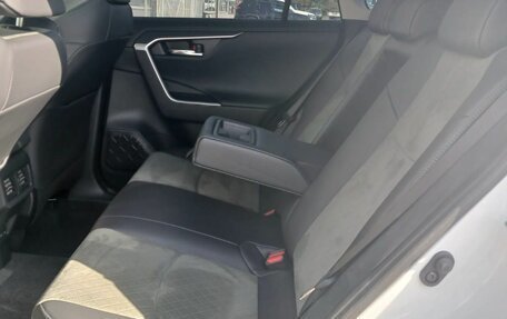 Toyota RAV4, 2025 год, 4 490 000 рублей, 22 фотография