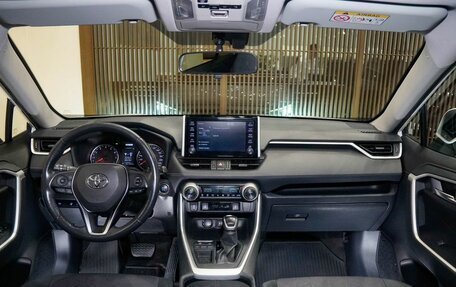 Toyota RAV4, 2019 год, 2 980 000 рублей, 15 фотография