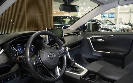 Toyota RAV4, 2019 год, 2 980 000 рублей, 13 фотография