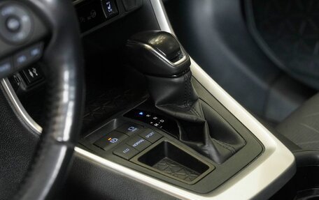 Toyota RAV4, 2019 год, 2 980 000 рублей, 24 фотография