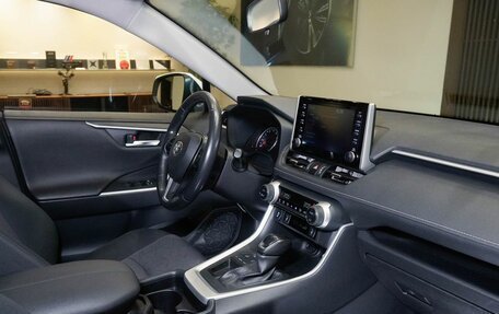 Toyota RAV4, 2019 год, 2 980 000 рублей, 18 фотография