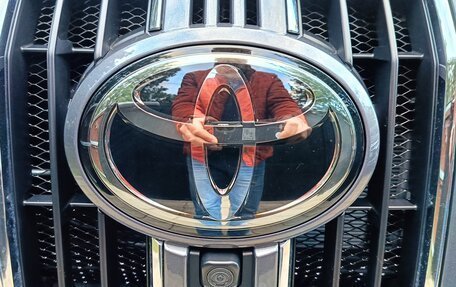 Toyota Land Cruiser Prado 150 рестайлинг 2, 2022 год, 8 200 000 рублей, 4 фотография