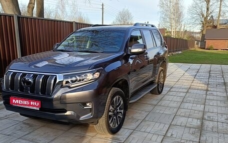 Toyota Land Cruiser Prado 150 рестайлинг 2, 2022 год, 8 200 000 рублей, 1 фотография