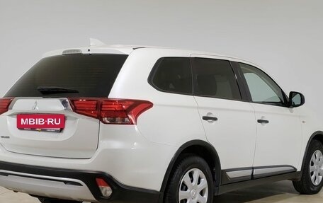 Mitsubishi Outlander III рестайлинг 3, 2020 год, 2 101 000 рублей, 5 фотография